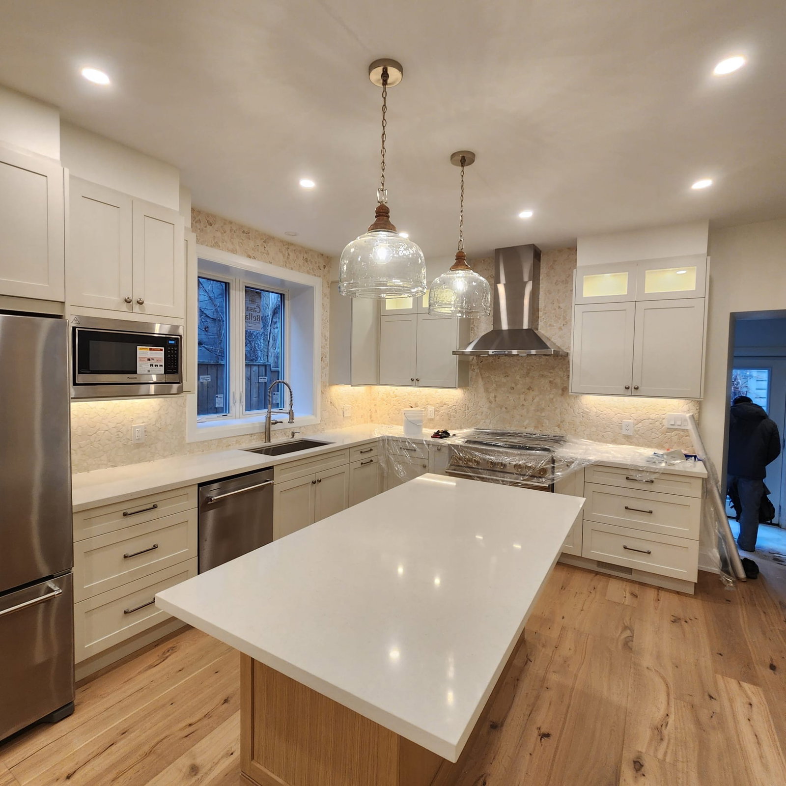 Modern white kitchen design with high-end finishes for an Oakville home.