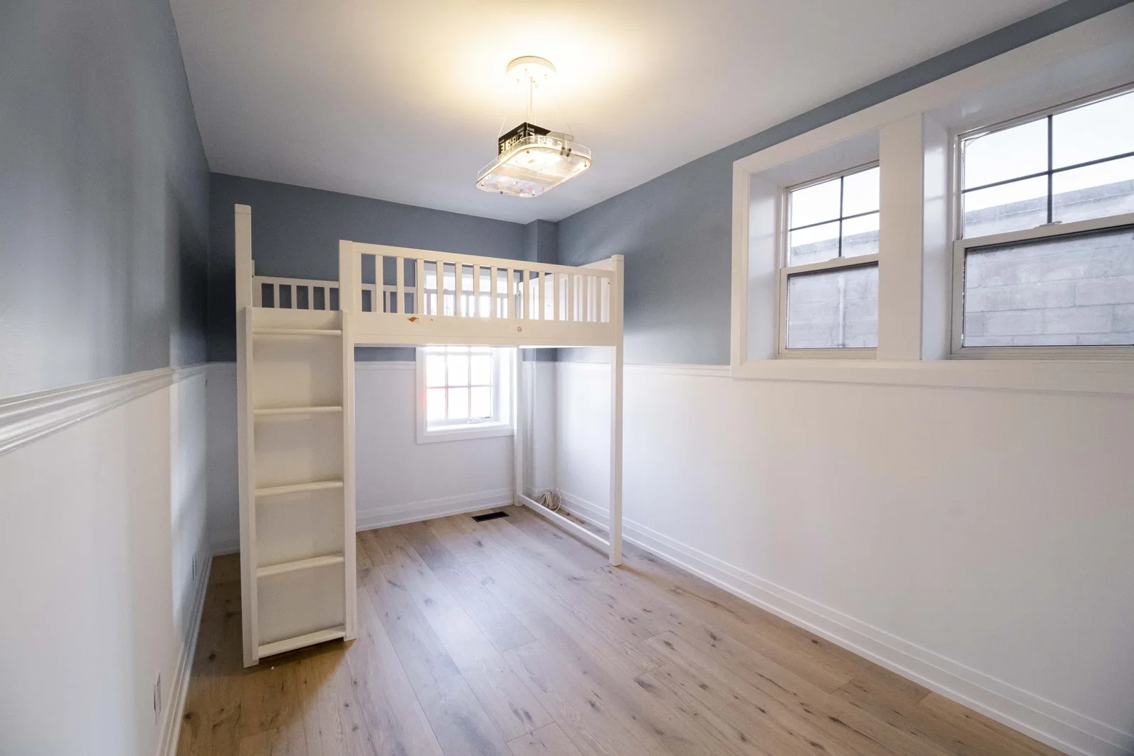 Bedroom with loft bed